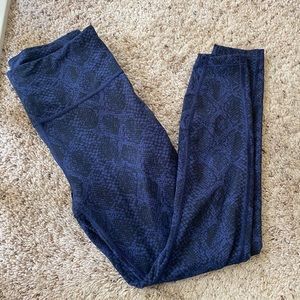 Athleta blue snake print 7/8 leggings w/pockets